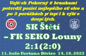 Mužstvo dospělých se raduje. Po brankách z úvodu a konce první půle vedlo 2:0, když hosté 15 minut před koncem snížili na 1:2, tak to bylo ještě drama s úspěšným koncem.